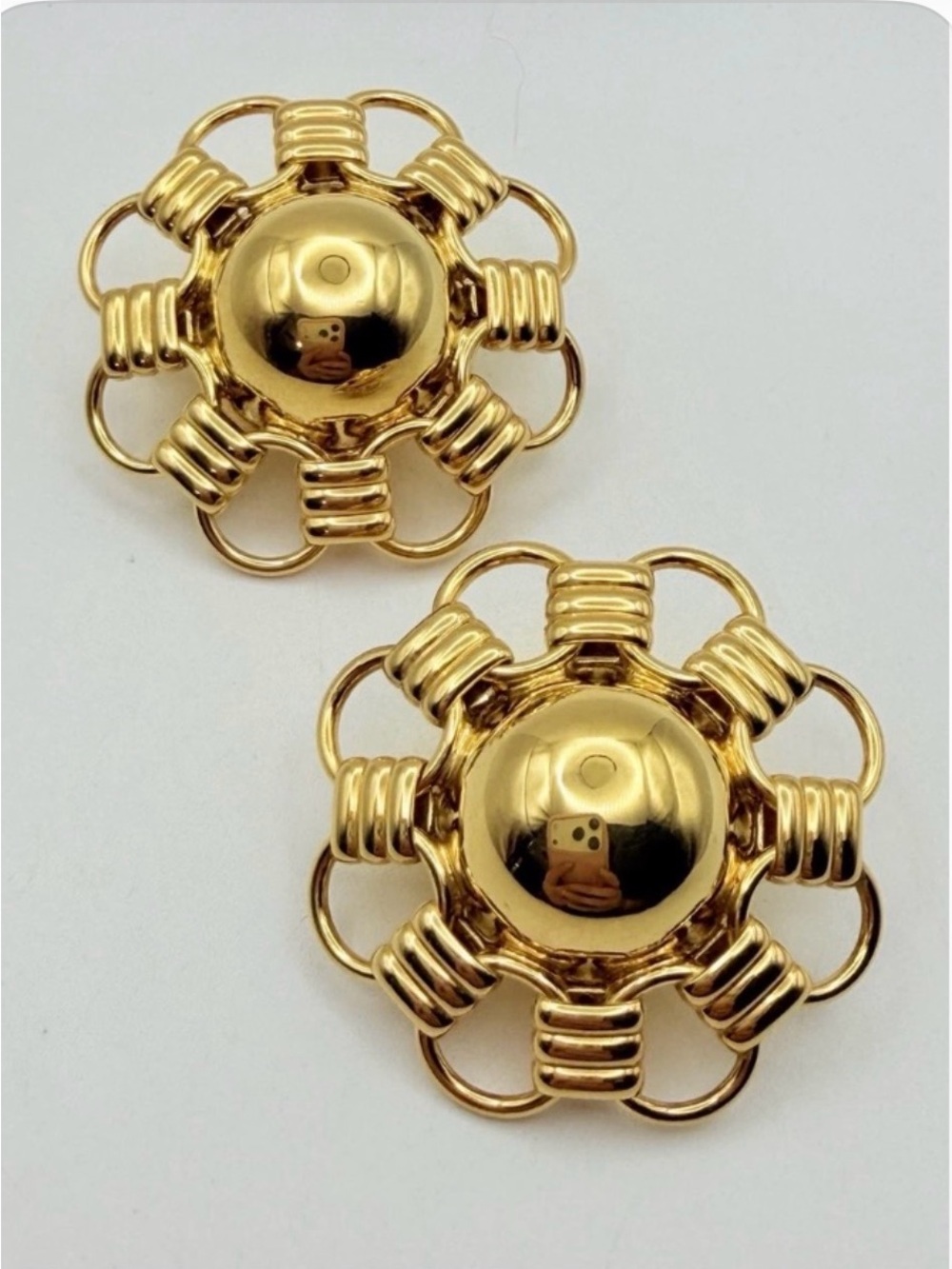 Vintage RARE TRIFARI EUC Gold Floral Clip-On Earrings Stunning